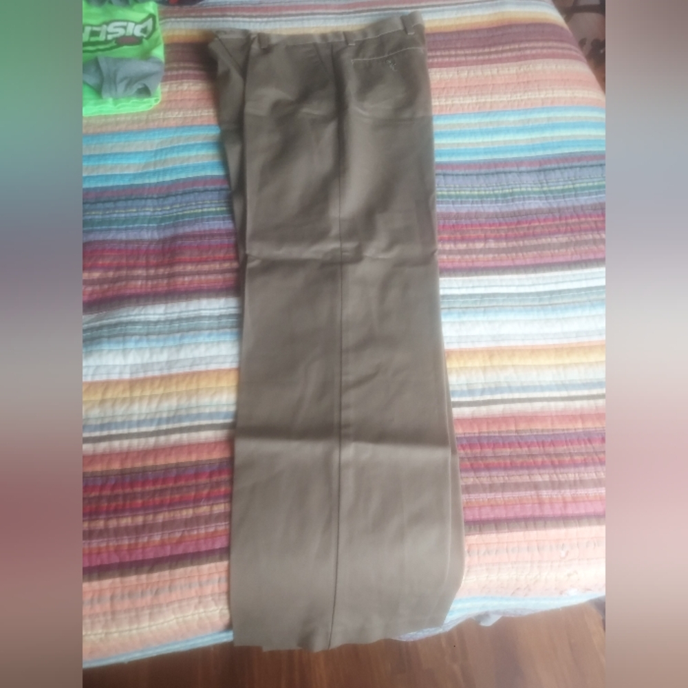 NWT Dockers 32x32, Old Navy Shorts 31W - Picture 2 of 6